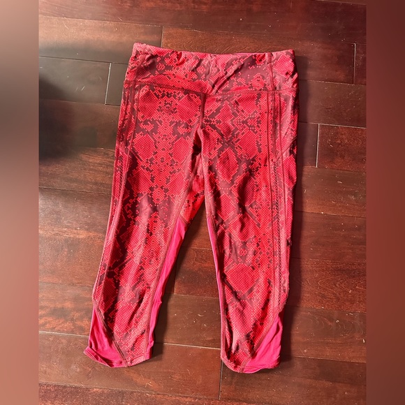 Lululemon crops - Picture 1 of 1